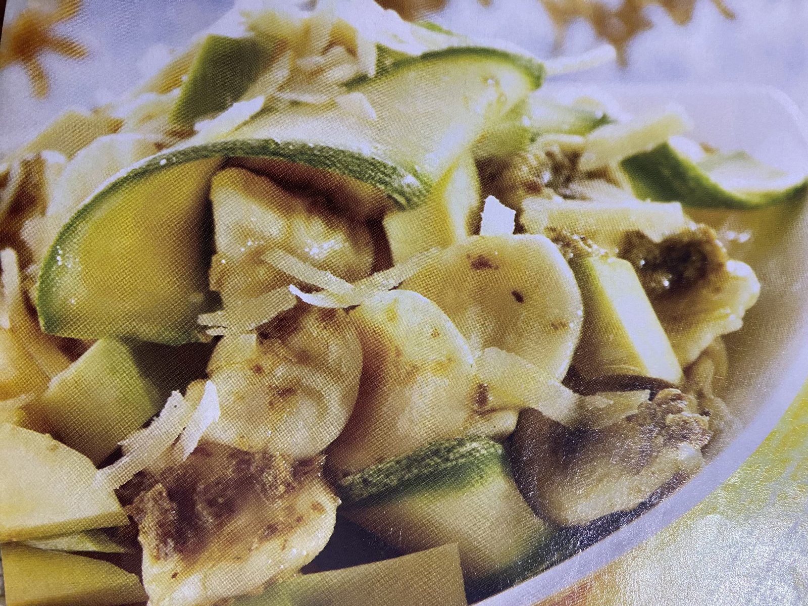 Conchitas con calabaza y aguacate
