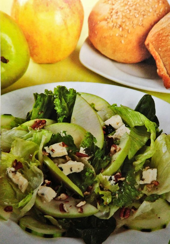 Ensalada de manzana y queso azul.