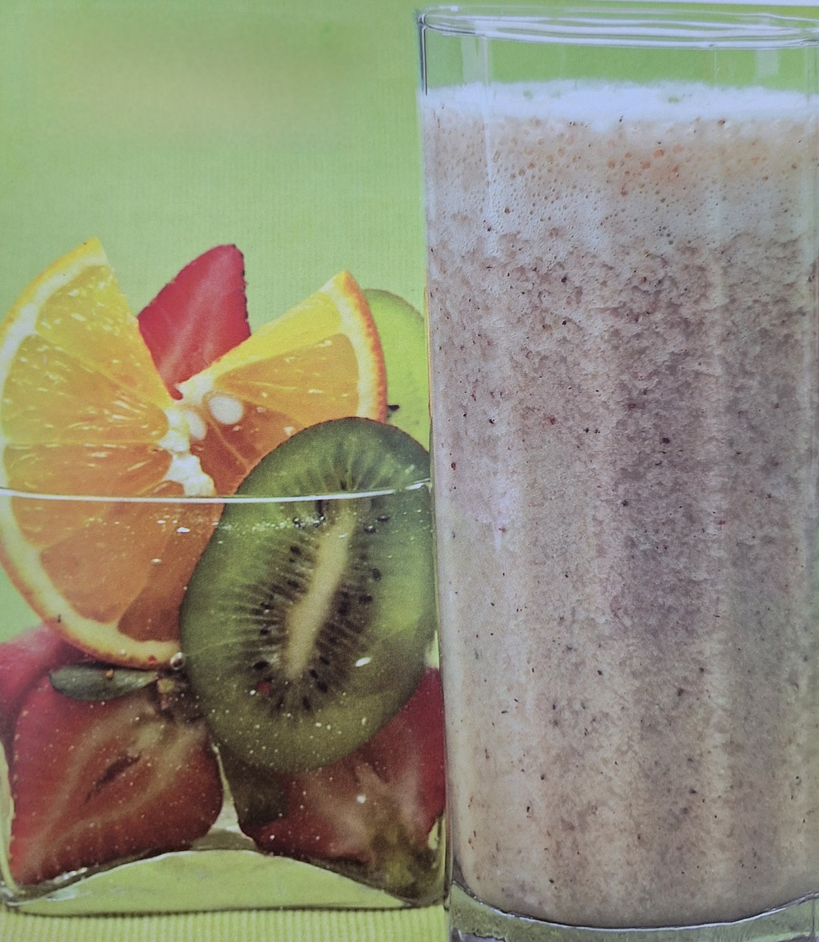 Licuado de naranja, fresa y kiwi