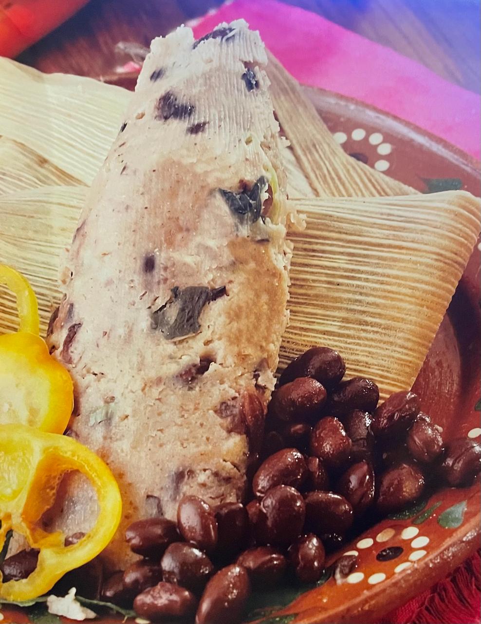 Tamales de frijol con momo 