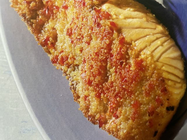 Salmón con rebozado de pimiento