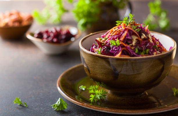 Ensalada de col morada con pollo 