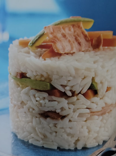 Torre de salmón y arroz 