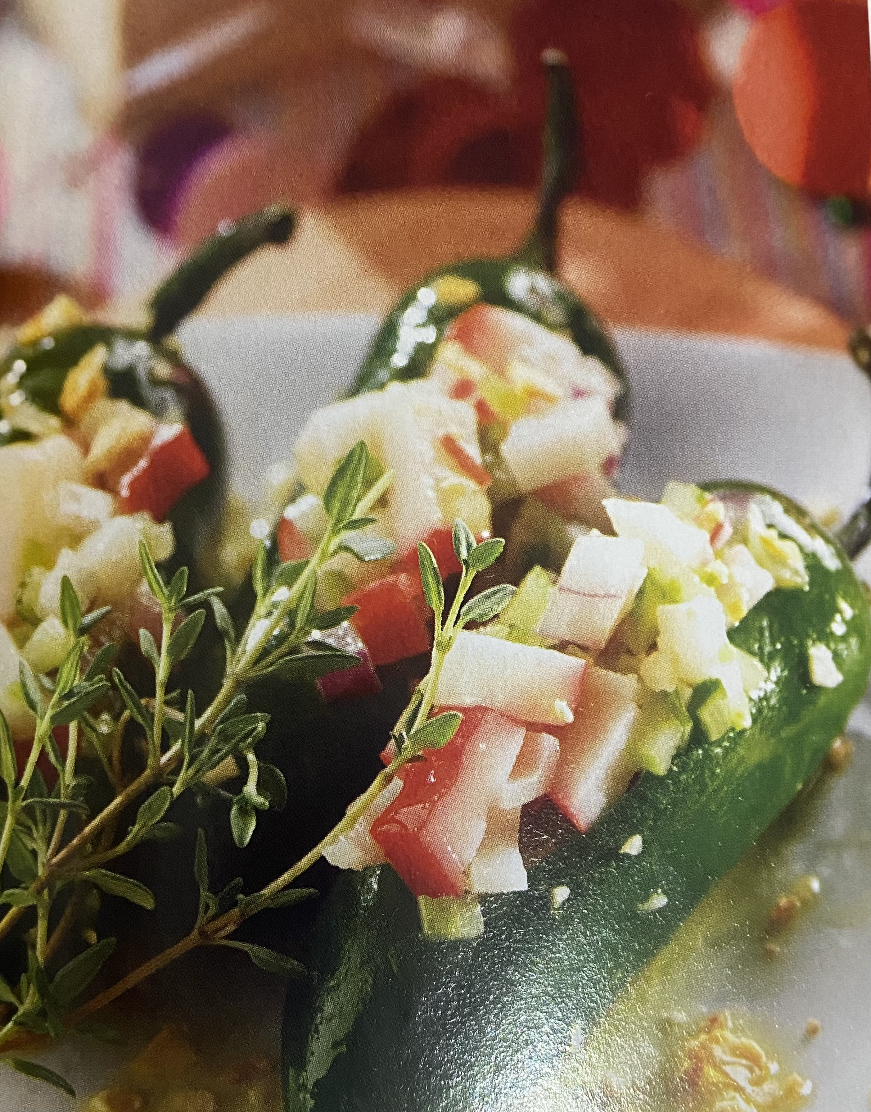 Jalapeños rellenos de ceviche de surimi